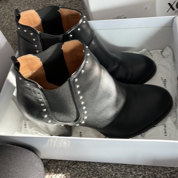 Size 9 wide black boots - Picture 4 of 7